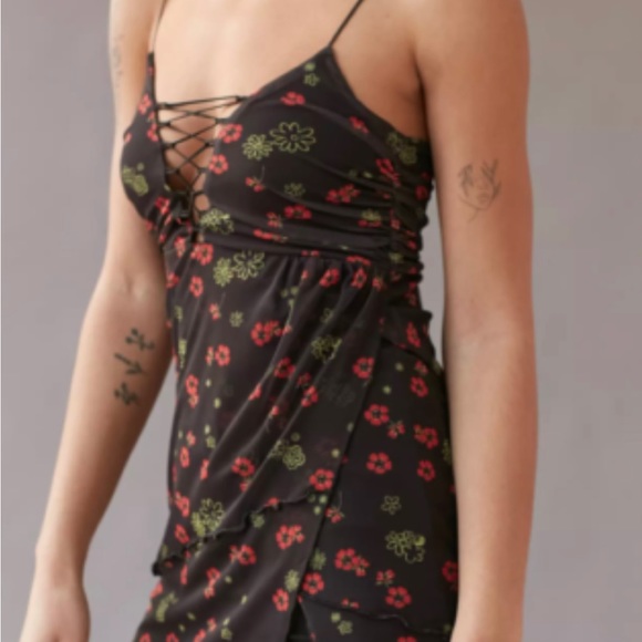UO Women’s Petite Bright Side Lace-Up Mini Black Floral Dress! Brand New! - Picture 4 of 14